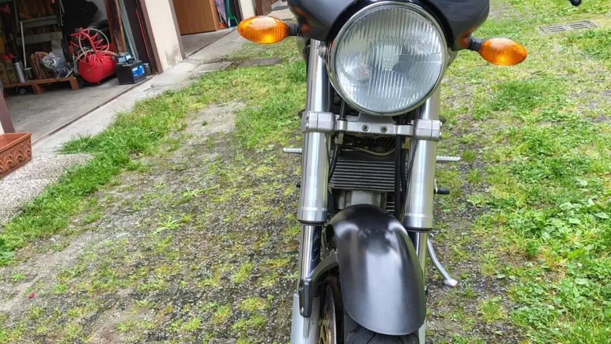 Ducati Monster 750 Dark (1999 - 02) 