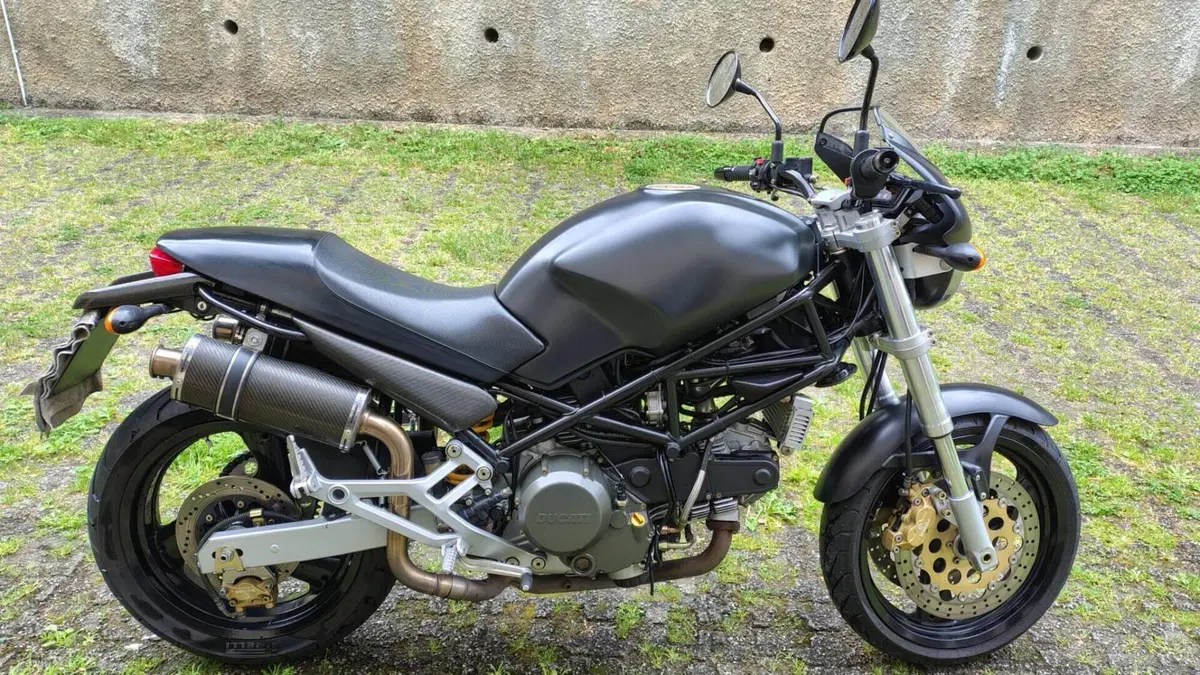 Ducati Monster 750 Dark (1999 - 02)  (4)
