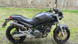 Ducati Monster 750 Dark (1999 - 02)  (4)