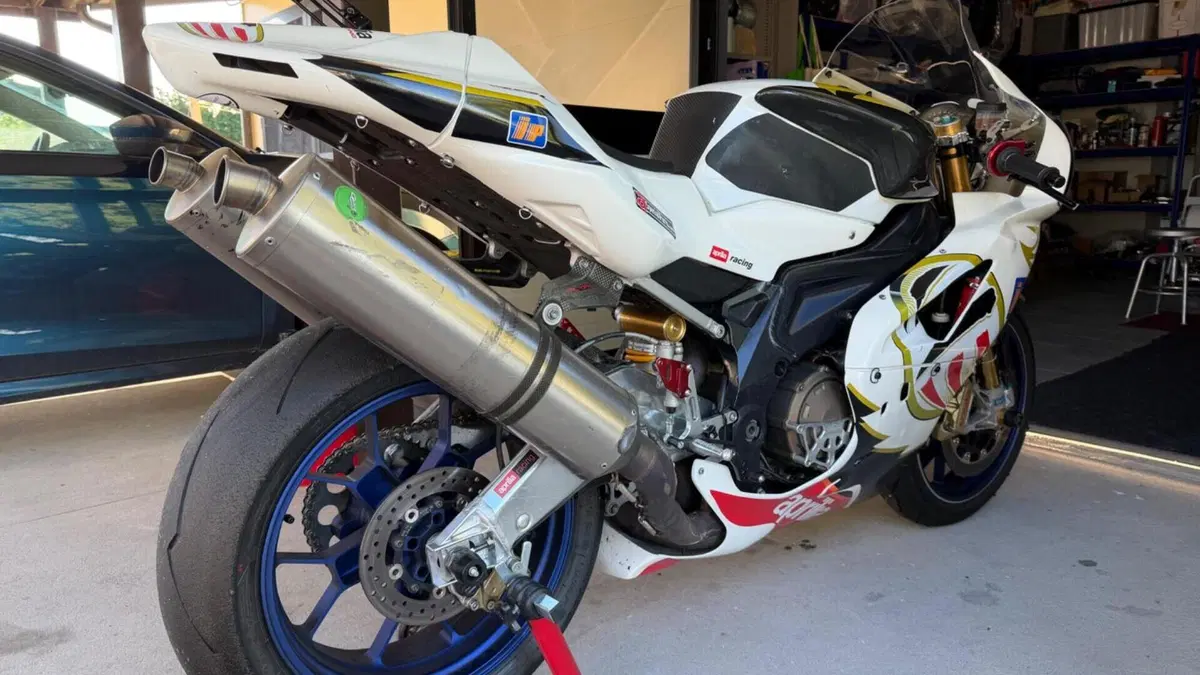 Aprilia RSV 1000 R Factory (2004 - 05)  (5)