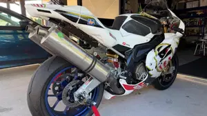Aprilia RSV 1000 R Factory (2004 - 05)  (4)