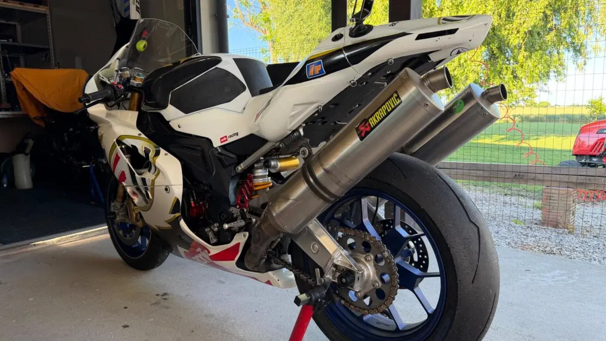 Aprilia RSV 1000 R Factory (2004 - 05)  (6)