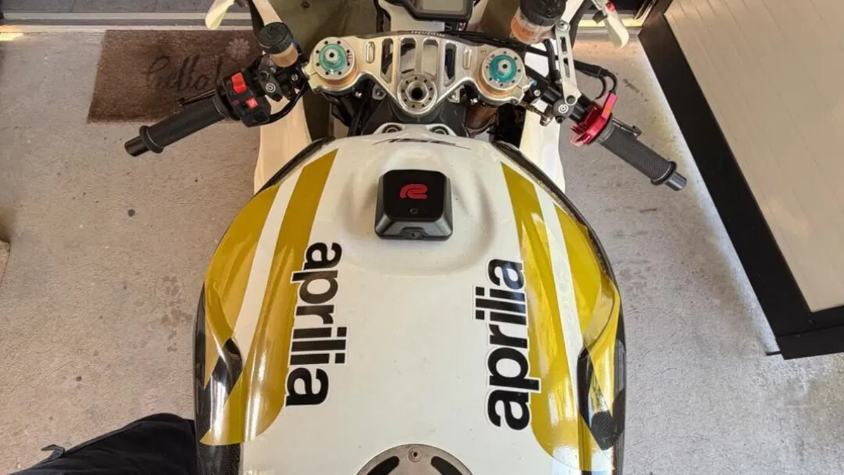 Aprilia RSV 1000 R Factory (2004 - 05)  (7)