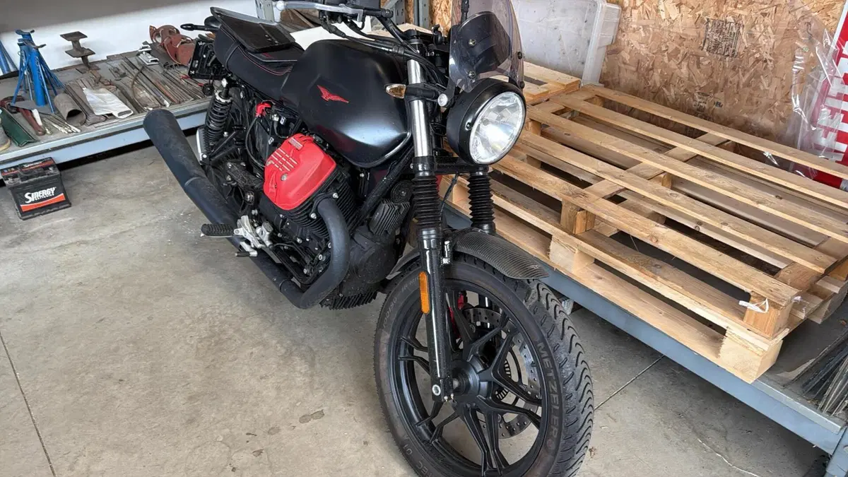 Moto Guzzi V7 III Carbon (2018 - 20) 