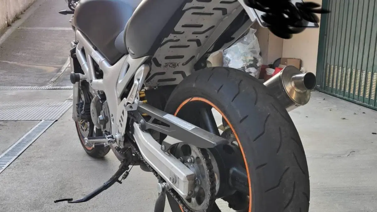 Suzuki SV 650 (1999 - 02)  (8)