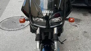 Yamaha FZS 600 Fazer (1998 - 01)  (2)