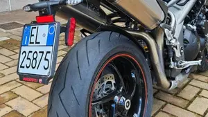 Triumph Speed Triple 1050 RS (2018 - 20)  (4)