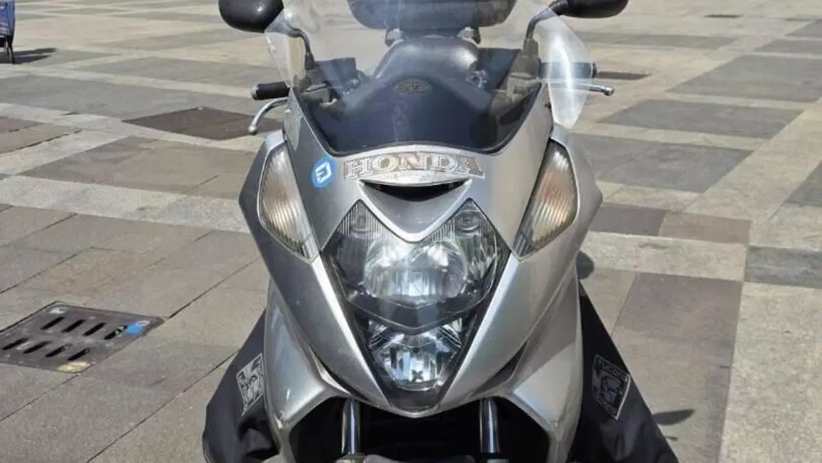 Honda Silver Wing 600 (2005 - 09)  (3)