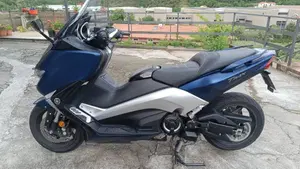 Yamaha T-Max 530 DX (2017 - 19)  (2)