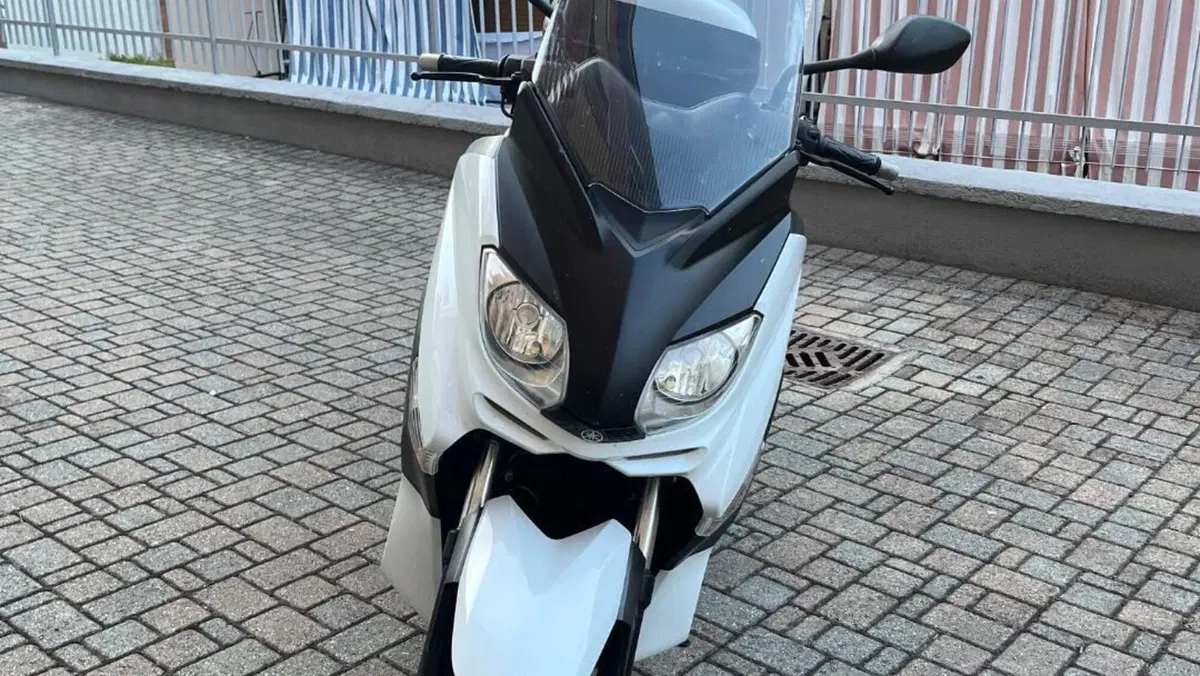 Yamaha X-Max 250 (2010 - 13)  (3)