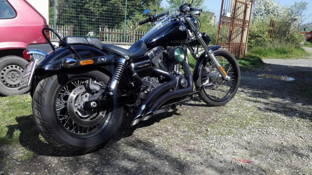 Harley-Davidson 1690 Wide Glide (2010 - 17) - FXDWG  (4)
