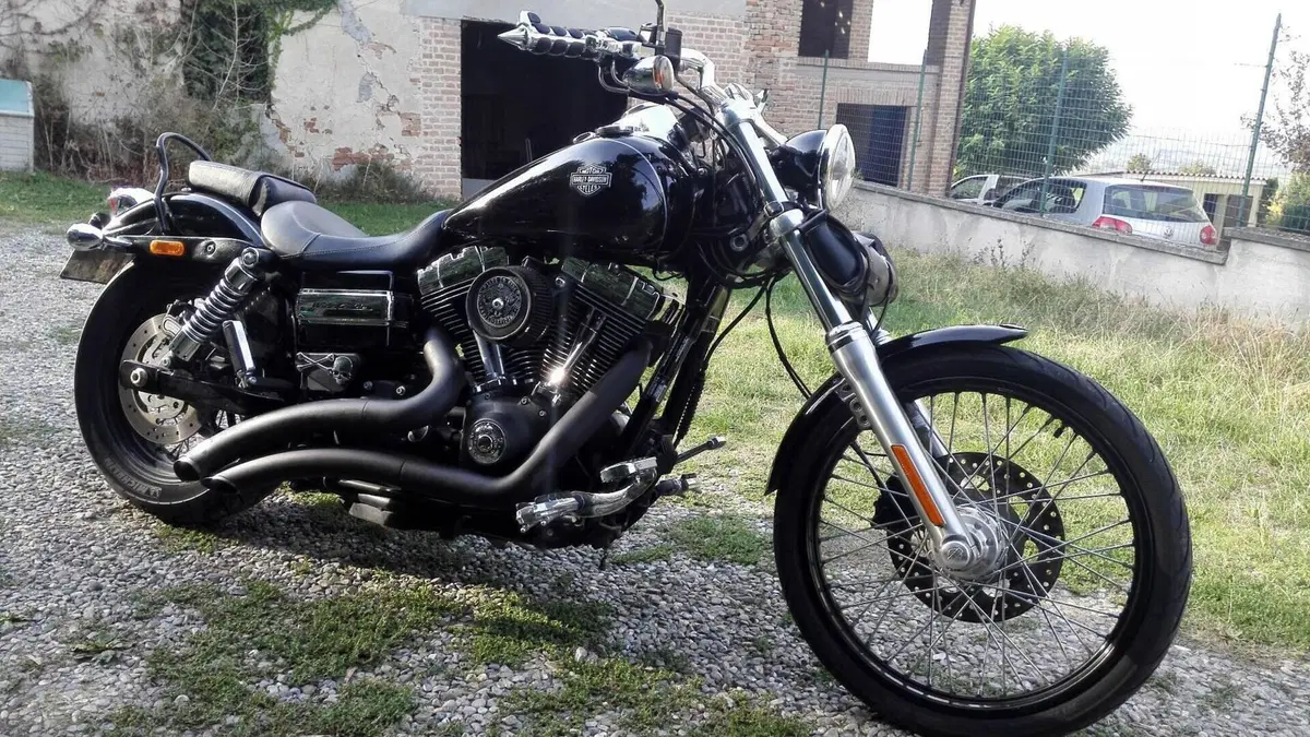 Harley-Davidson 1690 Wide Glide (2010 - 17) - FXDWG 