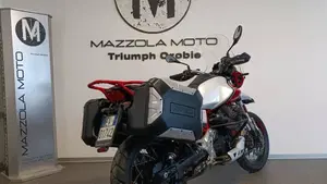 Moto Guzzi V85 TT Evocative Graphics (2019 - 20)  (2)