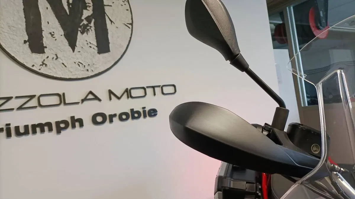 Moto Guzzi V85 TT Evocative Graphics (2019 - 20)  (7)
