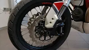 Moto Guzzi V85 TT Evocative Graphics (2019 - 20)  (11)