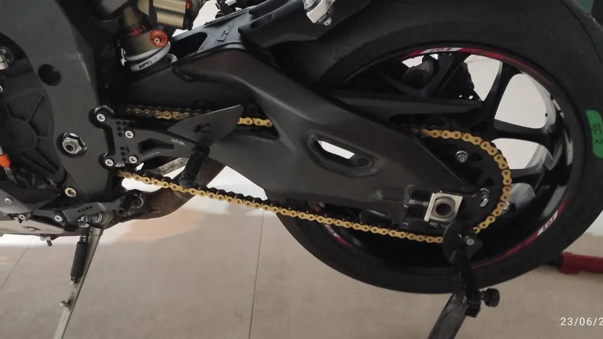 Yamaha YZF R1 (2015 - 16)  (8)