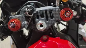 Yamaha YZF R1 (2015 - 16)  (9)