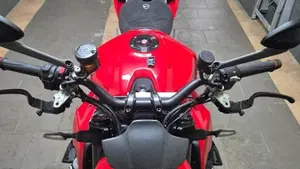 Ducati Streetfighter V2 (2022 - 24)  (13)