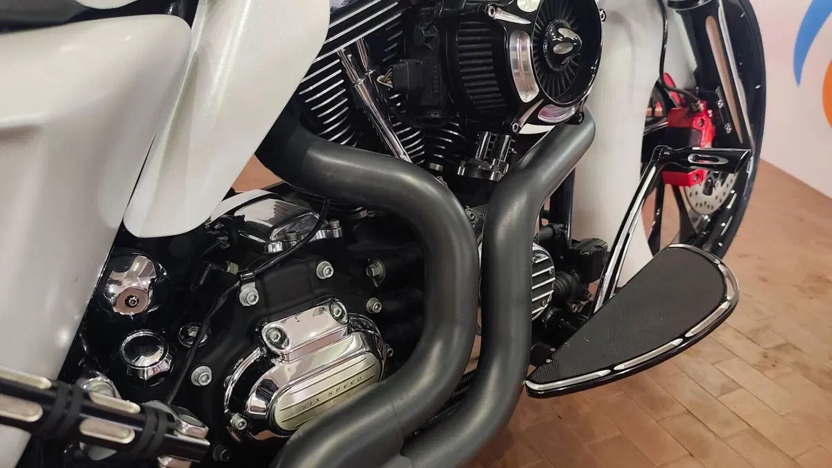 Harley-Davidson 1690 Street Glide (2011 - 13) - FLHX  (10)