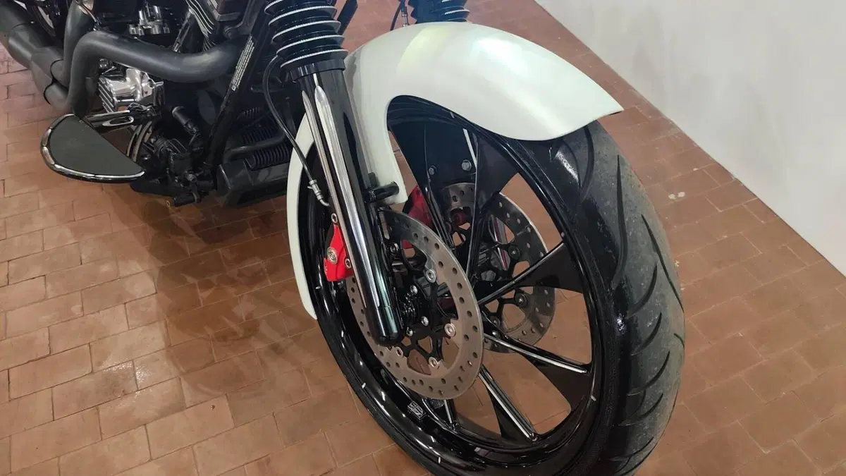 Harley-Davidson 1690 Street Glide (2011 - 13) - FLHX  (11)