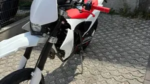 Fantic Motor XMF 125 Motard Performance 4T (2023 - 24)  (2)