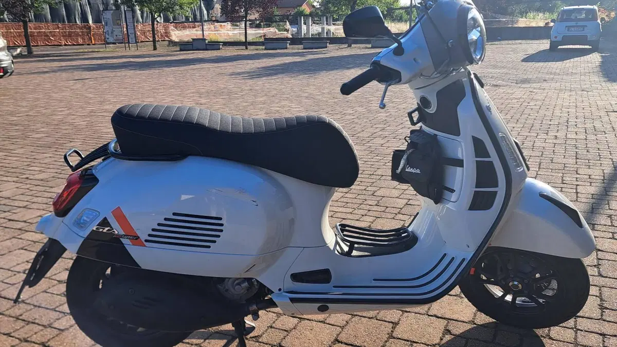 Vespa GTS 300 Super Sport (2023 - 24)  (2)
