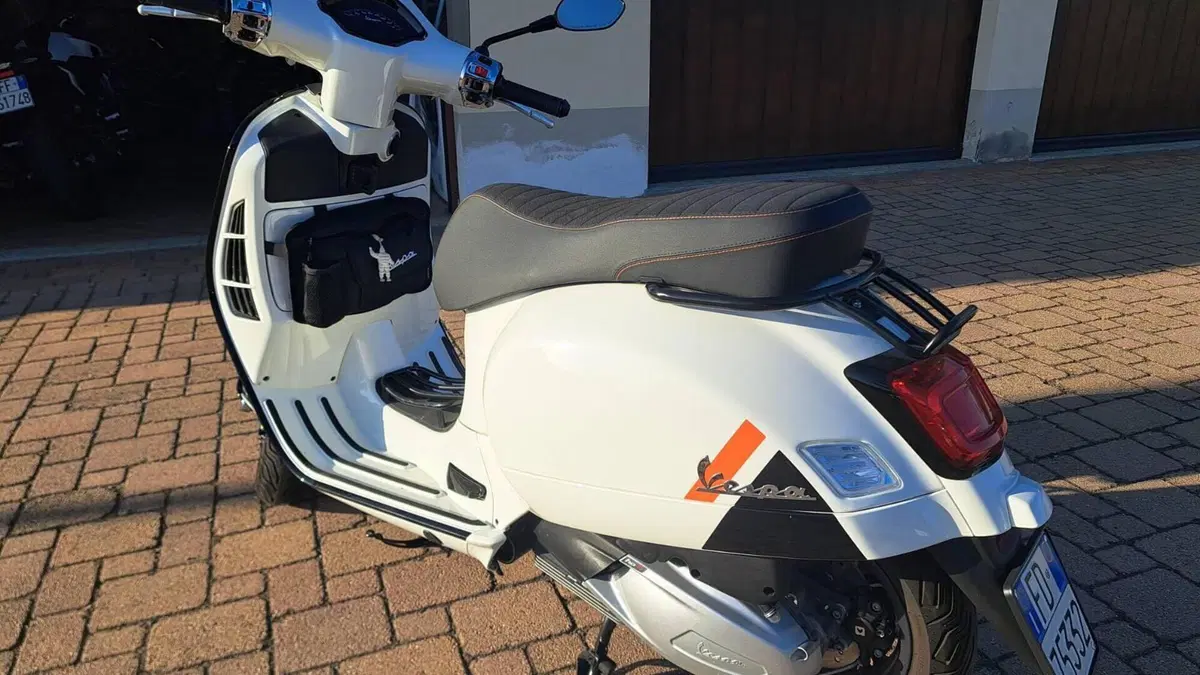 Vespa GTS 300 Super Sport (2023 - 24)  (4)