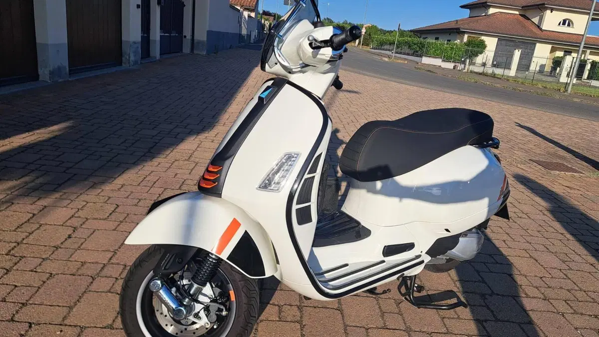 Vespa GTS 300 Super Sport (2023 - 24)  (5)