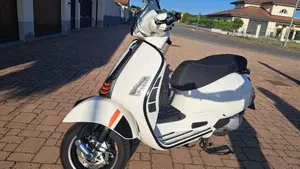 Vespa GTS 300 Super Sport (2023 - 24)  (5)
