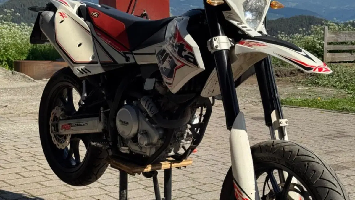 Betamotor RR 125 4T Motard LC (2010 - 17)  (2)