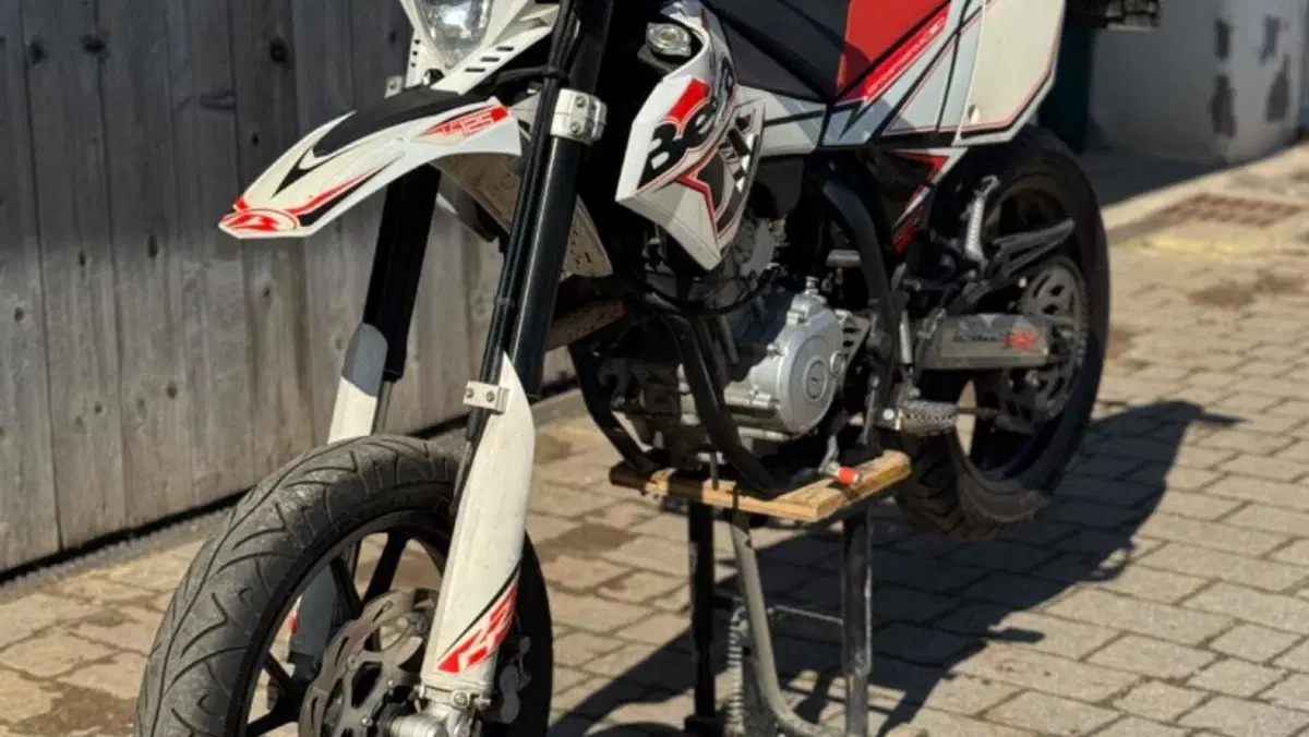 Betamotor RR 125 4T Motard LC (2010 - 17)  (3)