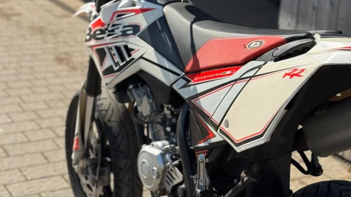 Betamotor RR 125 4T Motard LC (2010 - 17)  (4)