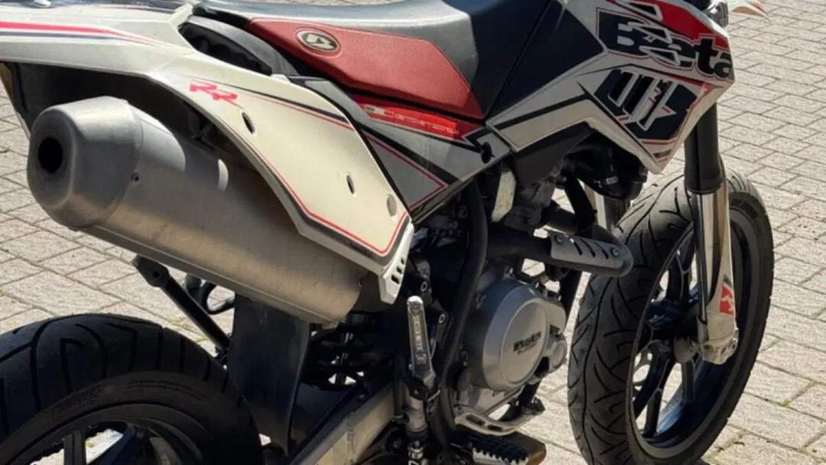 Betamotor RR 125 4T Motard LC (2010 - 17)  (5)