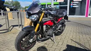 Triumph Speed Triple 1050 R ABS (2016 - 17)  (3)