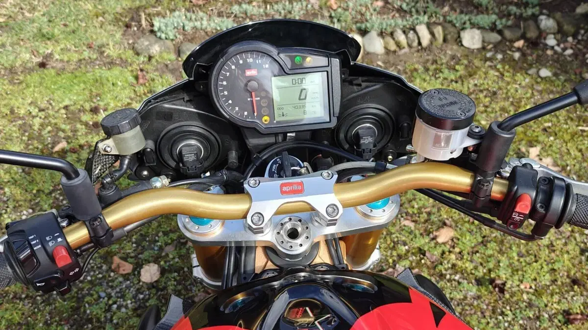 Aprilia Tuono 1000 R Factory (2006 - 11)  (2)