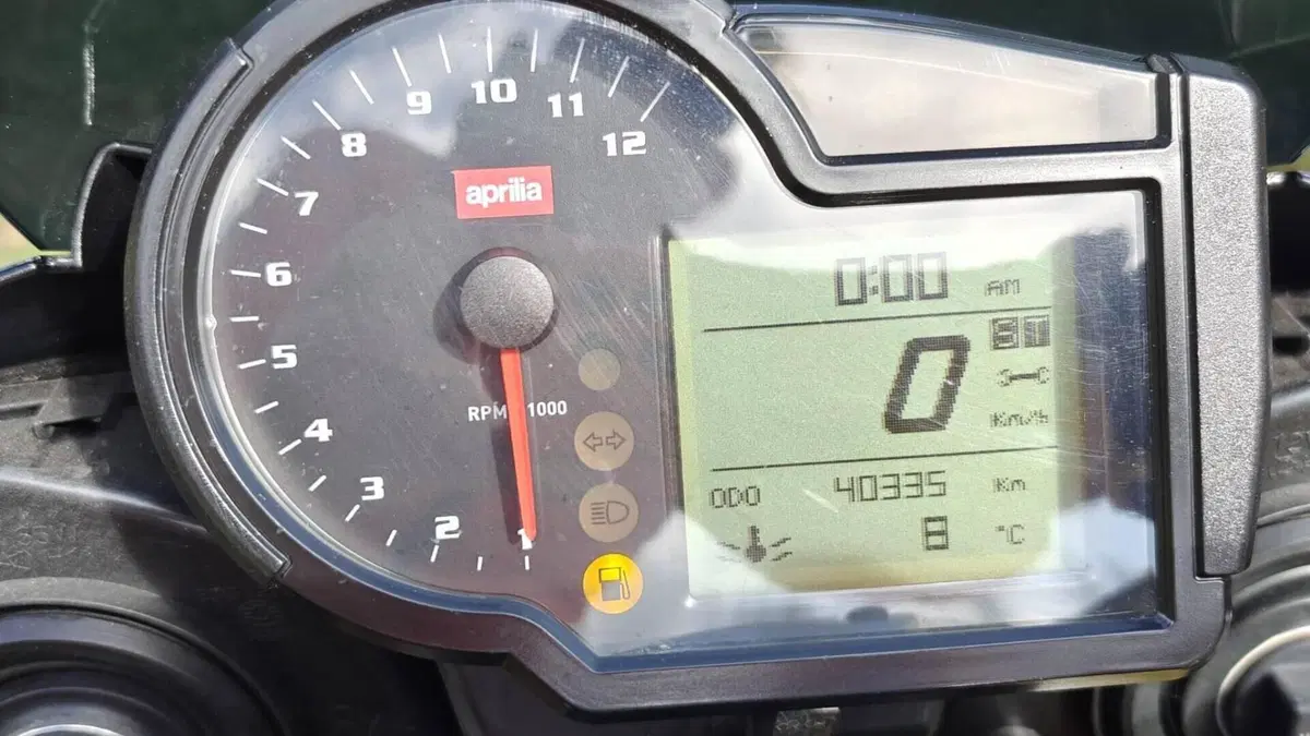 Aprilia Tuono 1000 R Factory (2006 - 11)  (5)