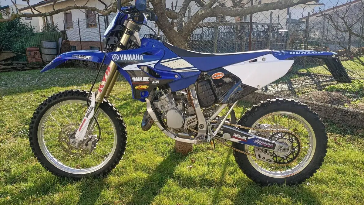 Yamaha YZ 125 (2016)  (2)