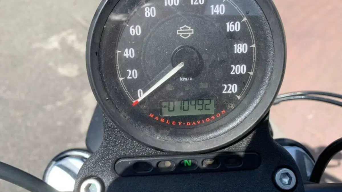 Harley-Davidson 883 Iron (2014 - 16) - XL 883N  (4)