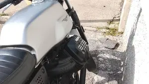 Moto Guzzi V7 III Rough (2018 - 20)  (2)