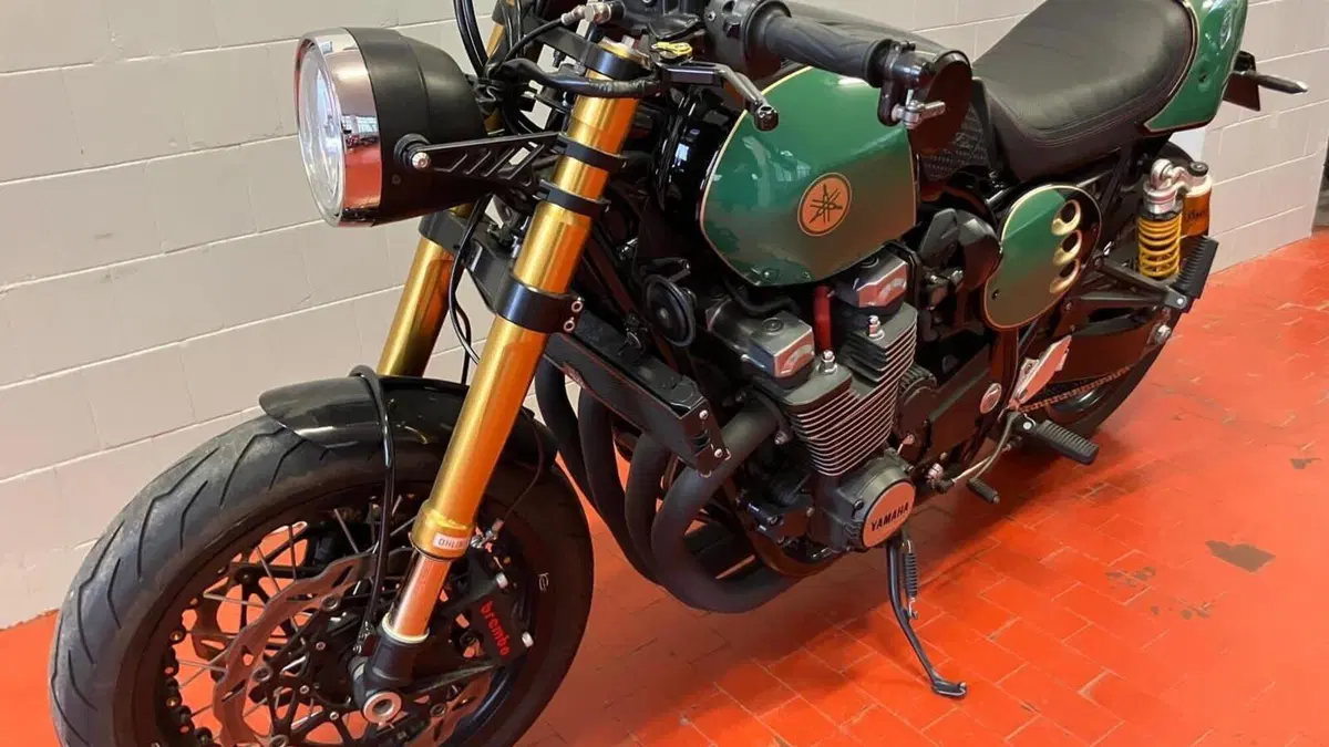 Yamaha XJR 1300 Racer (2015 - 17)  (2)