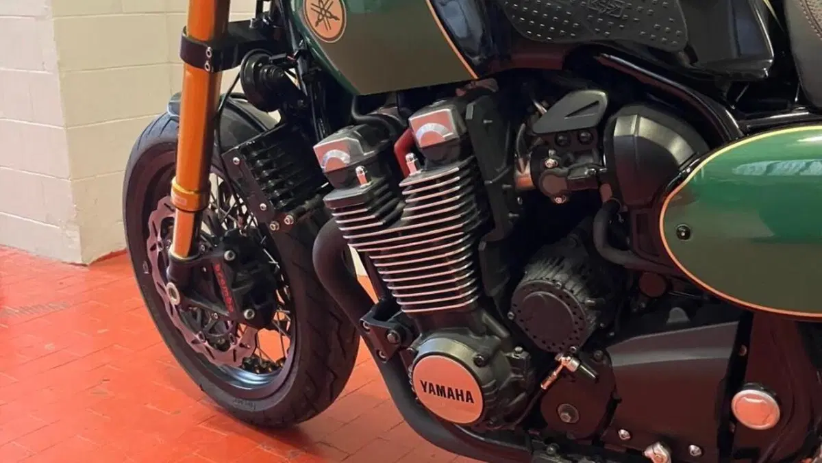 Yamaha XJR 1300 Racer (2015 - 17)  (4)