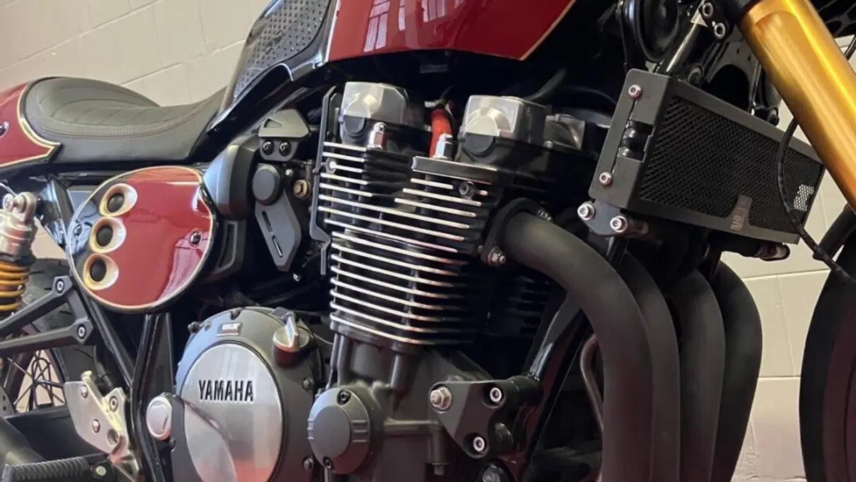 Yamaha XJR 1300 Racer (2015 - 17)  (6)