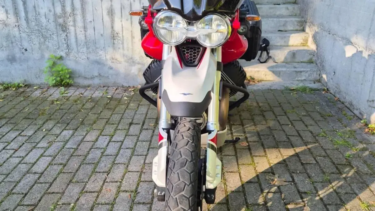 Moto Guzzi V85 TT Evocative Graphics (2019 - 20) 