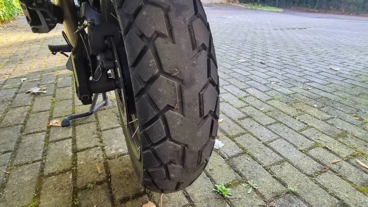 Moto Guzzi V85 TT Evocative Graphics (2019 - 20)  (5)