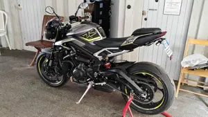 Triumph Street Triple 765 R (2023 - 26)  (2)