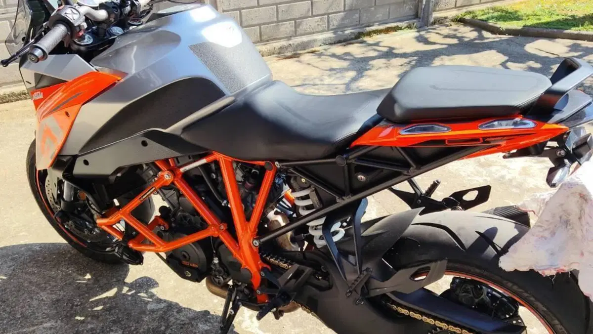 KTM 1290 Super Duke GT ABS (2016 - 18)  (9)