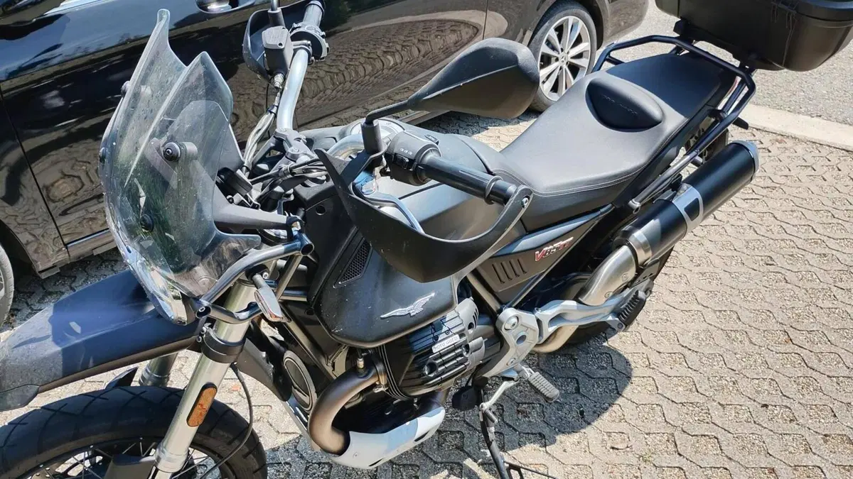 Moto Guzzi V85 TT (2021 - 23) 