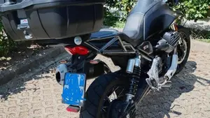 Moto Guzzi V85 TT (2021 - 23)  (3)