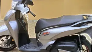 Honda SH 300 i ABS (2016 - 20)  (2)