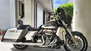 Harley-Davidson 117 Street Glide (2018 - 20) - FLHXSE 
